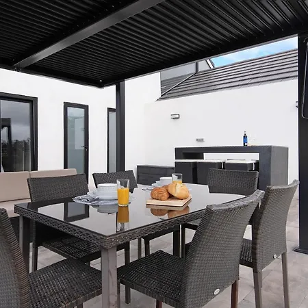 Enora Villa *