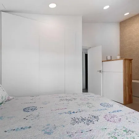 Enora Villa *
