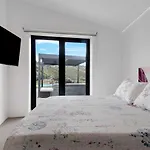 Enora Villa *