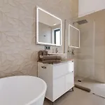 Enora Villa *